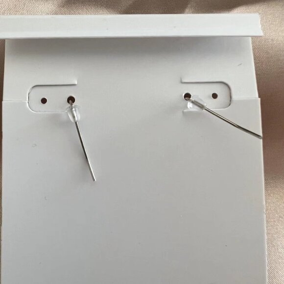 Kendra Scott Stud Earrings - Picture 6 of 6